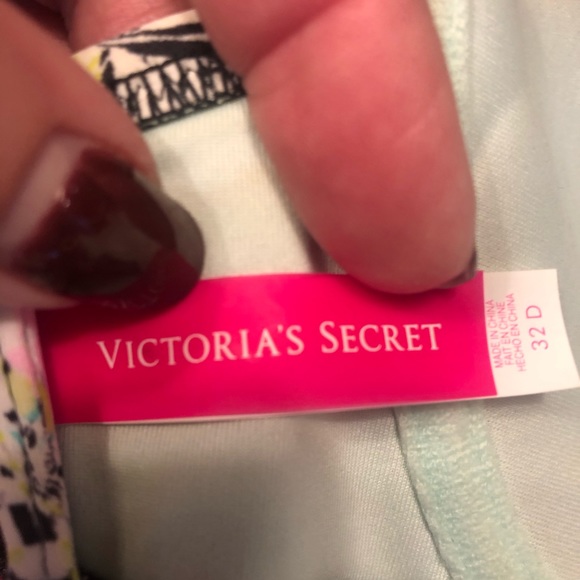 Victoria’s Secret Bikini - Picture 4 of 4